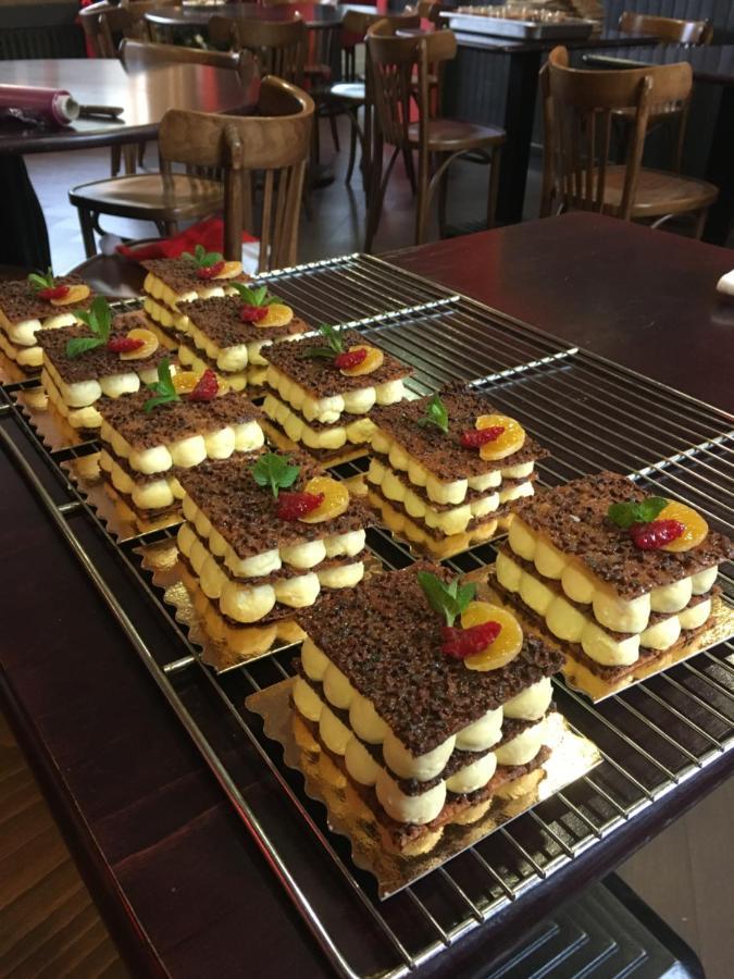 Au Pere Tranquille Hotel Tinchebray-Bocage Bagian luar foto