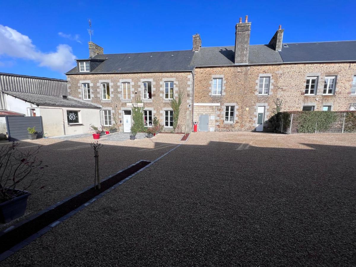Au Pere Tranquille Hotel Tinchebray-Bocage Bagian luar foto