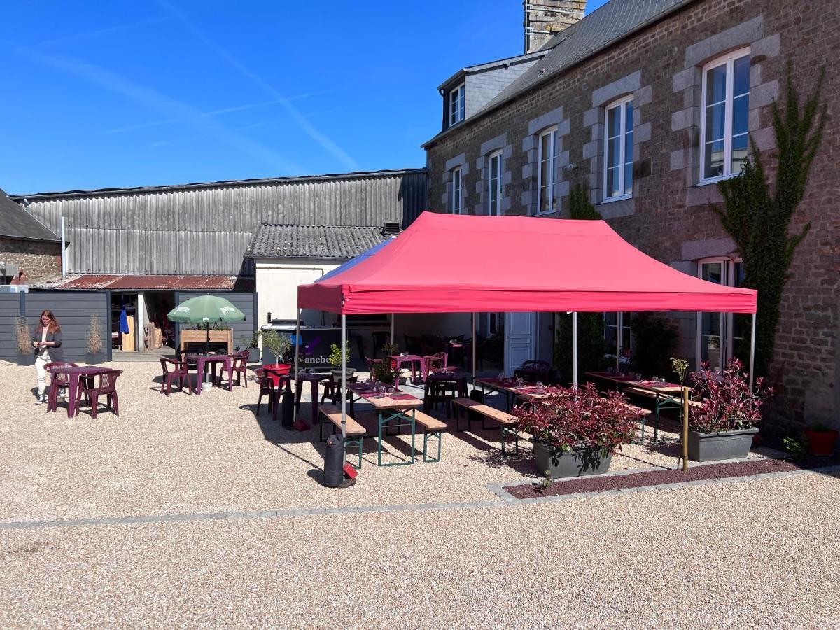 Au Pere Tranquille Hotel Tinchebray-Bocage Bagian luar foto