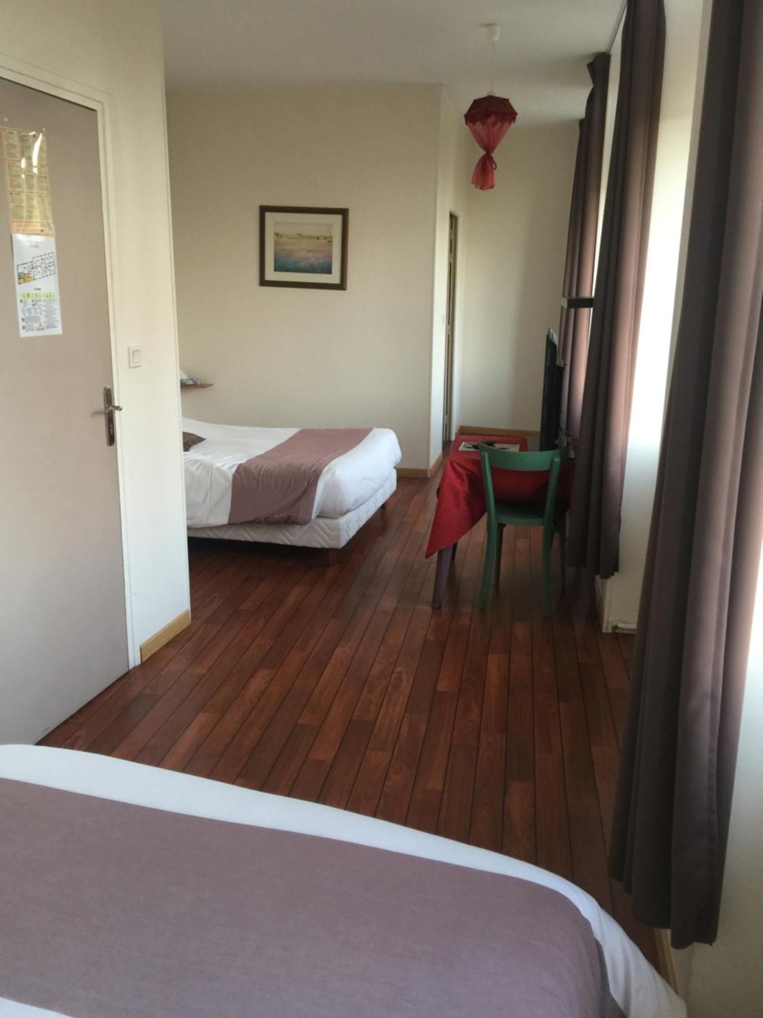 Au Pere Tranquille Hotel Tinchebray-Bocage Bagian luar foto