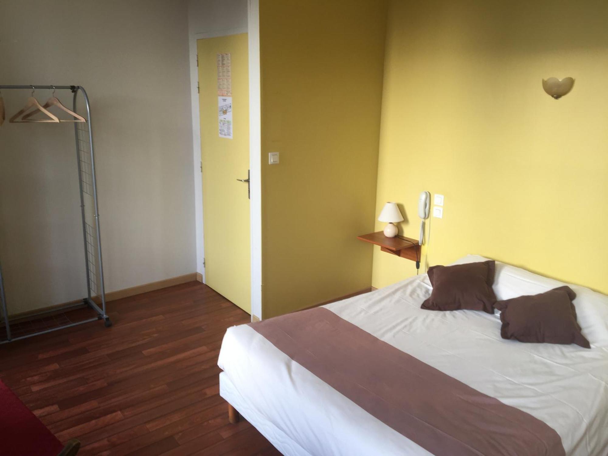Au Pere Tranquille Hotel Tinchebray-Bocage Bagian luar foto