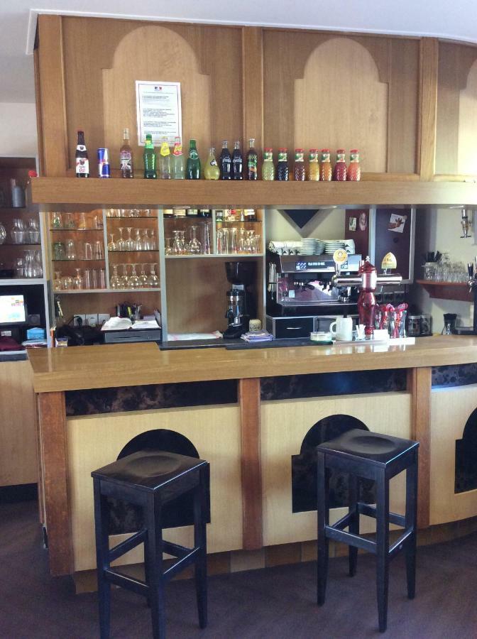Au Pere Tranquille Hotel Tinchebray-Bocage Bagian luar foto